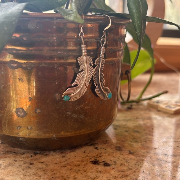 Elegant Sterling Silver Feather Earrings with Turquoise Accents - Picture 6 of 6